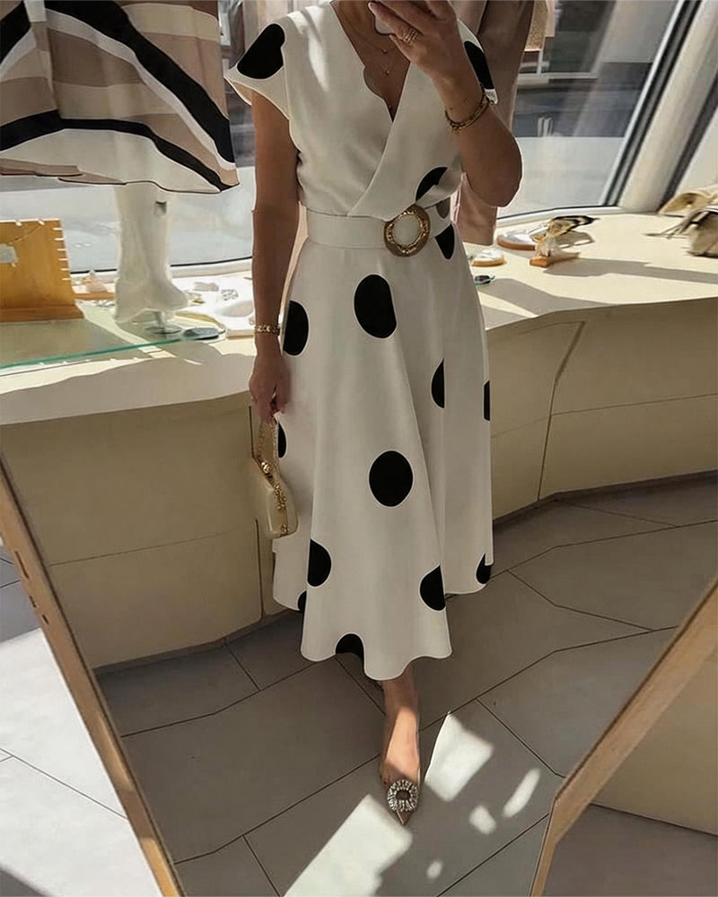 Abito da donna a pois con scollo a V - Femminile e valorizzante