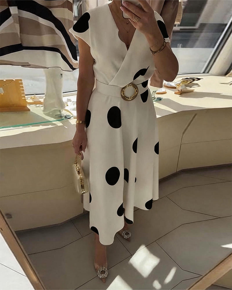Abito da donna a pois con scollo a V - Femminile e valorizzante
