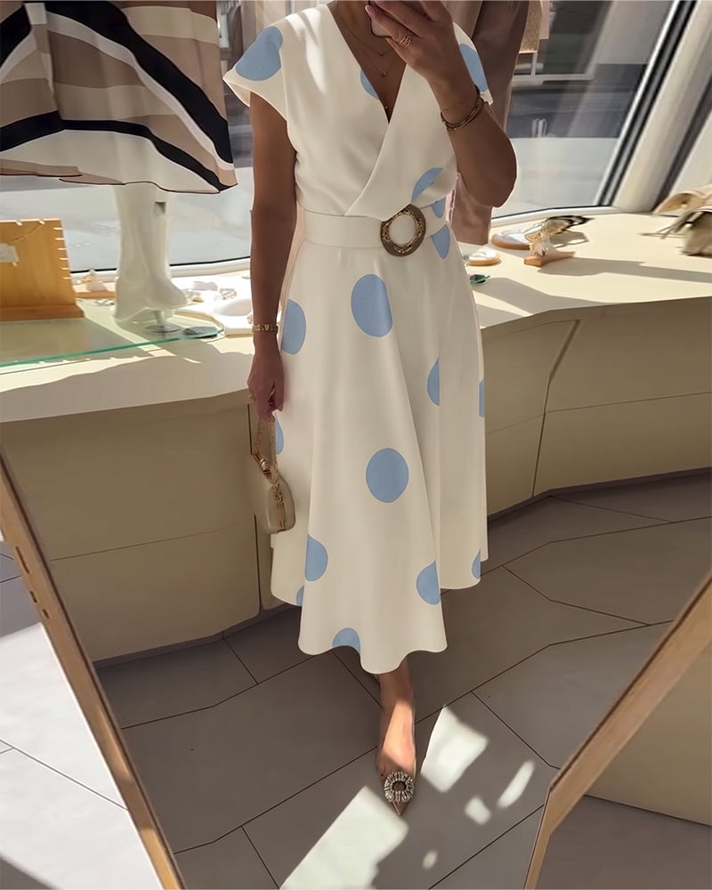 Abito da donna a pois con scollo a V - Femminile e valorizzante