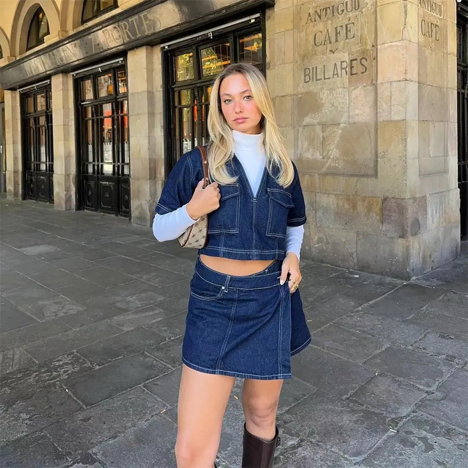 Set top in denim da donna con gonna-pantaloncino