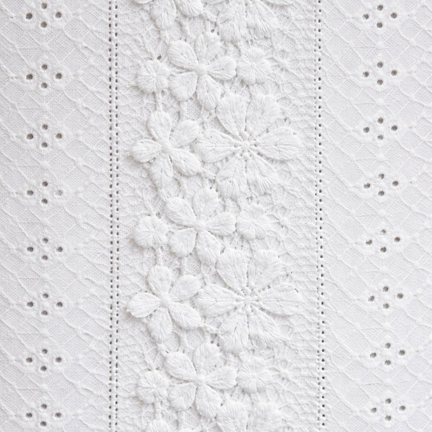 Abito Corto Bianco Donna in Pizzo Sangallo – Stile Estivo Senza Maniche