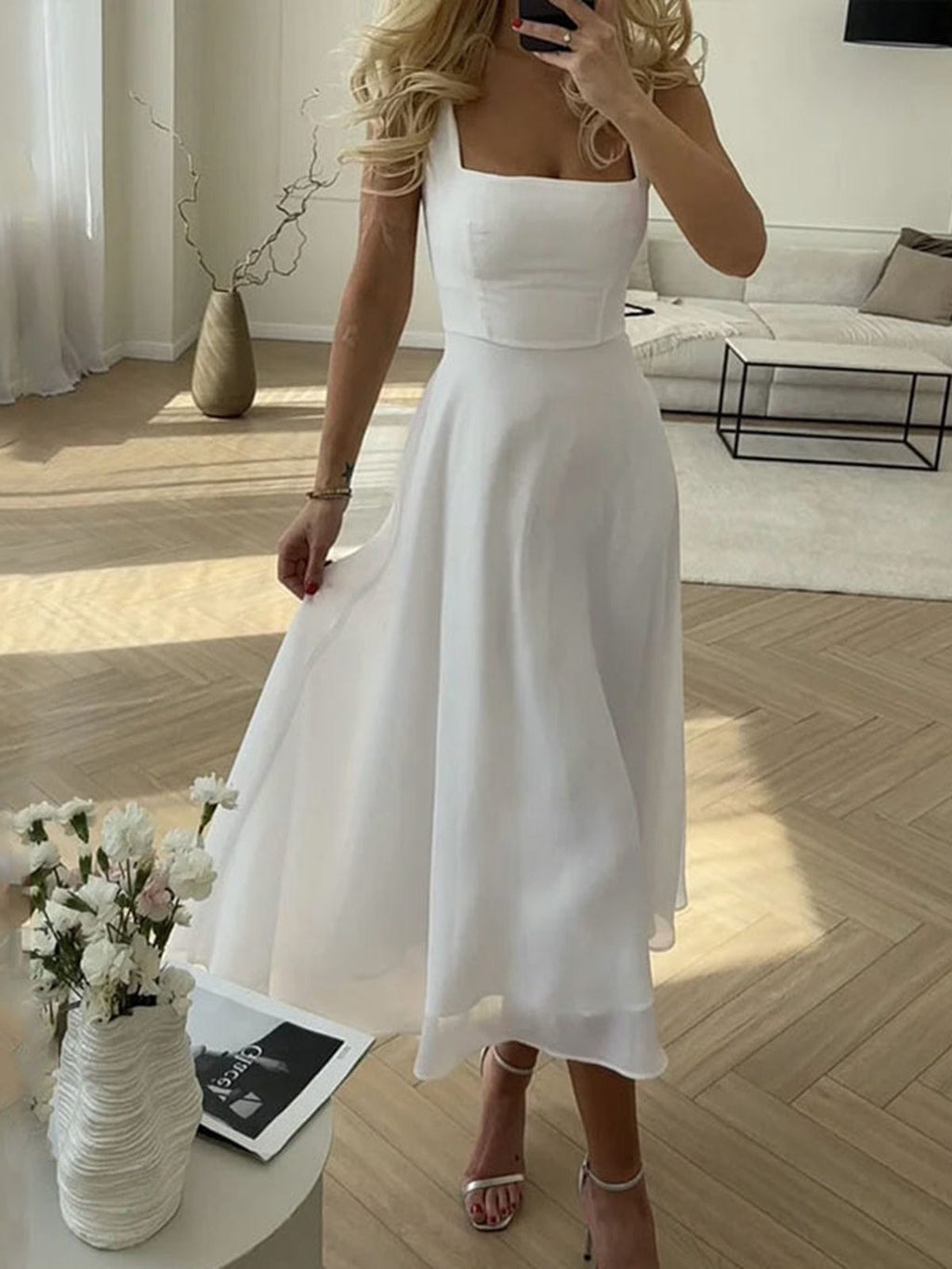 Abito estivo da donna con scollo quadrato – Classico e femminile