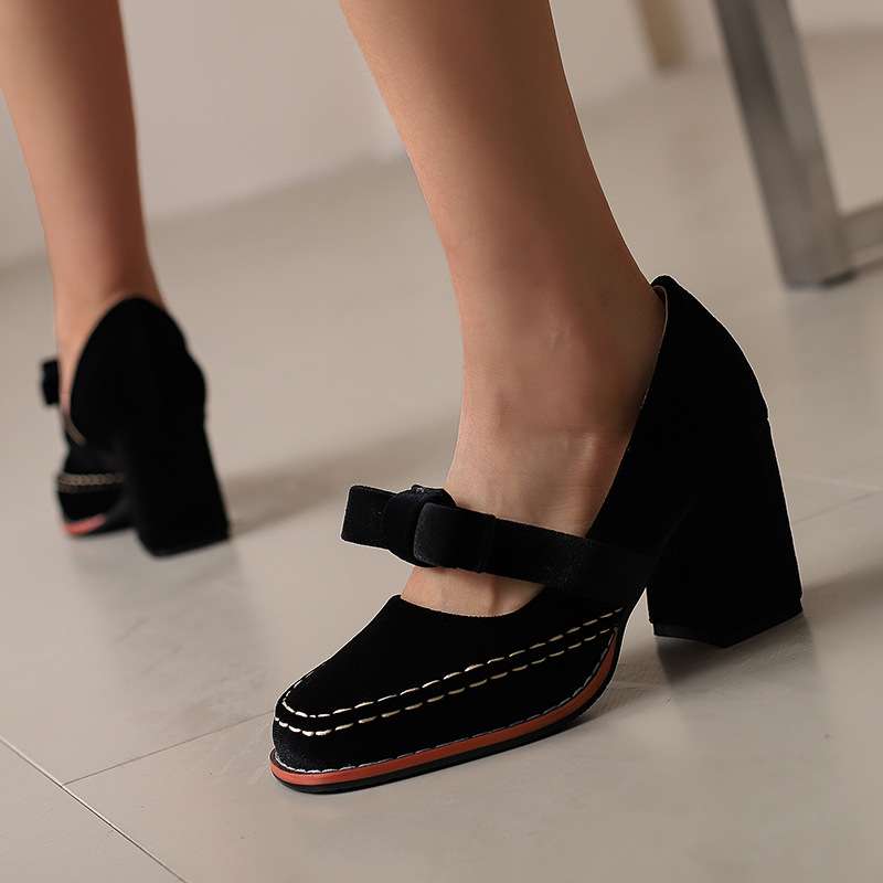 Mocassini in velluto con tacco a blocco – Scarpe eleganti e comode
