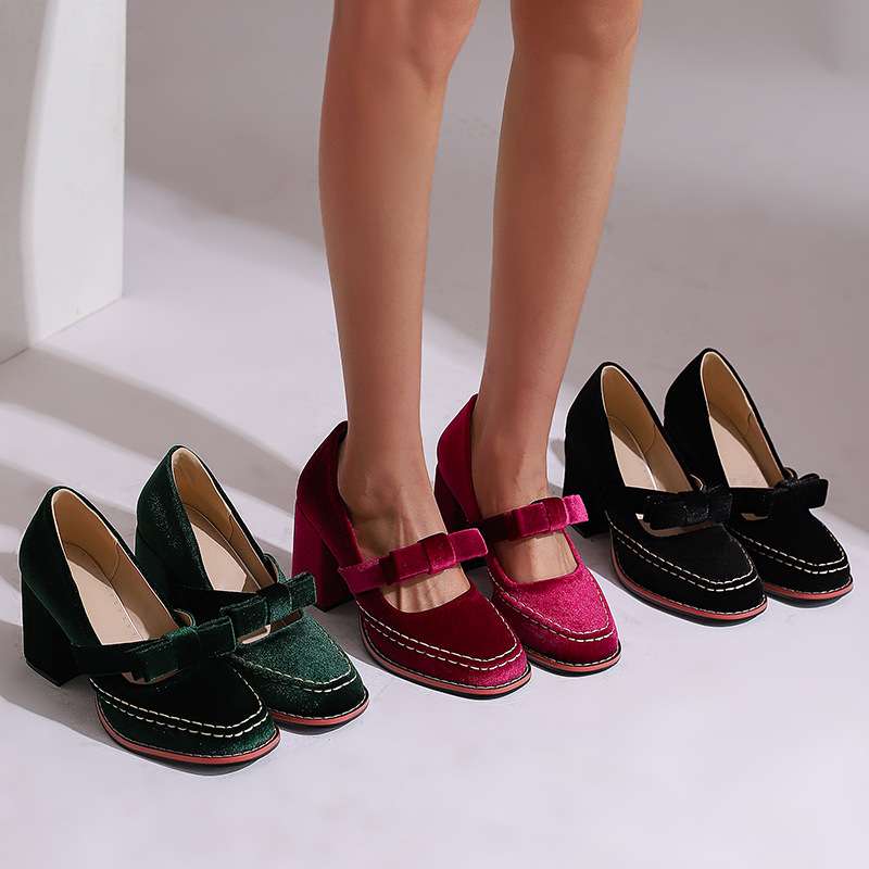 Mocassini in velluto con tacco a blocco – Scarpe eleganti e comode