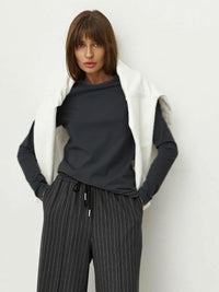 Gris foncé