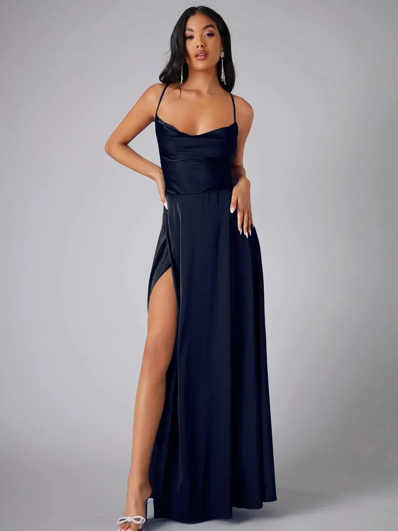 Abito da sera in satin da donna con schiena scoperta e spacco - Elegante e glamour