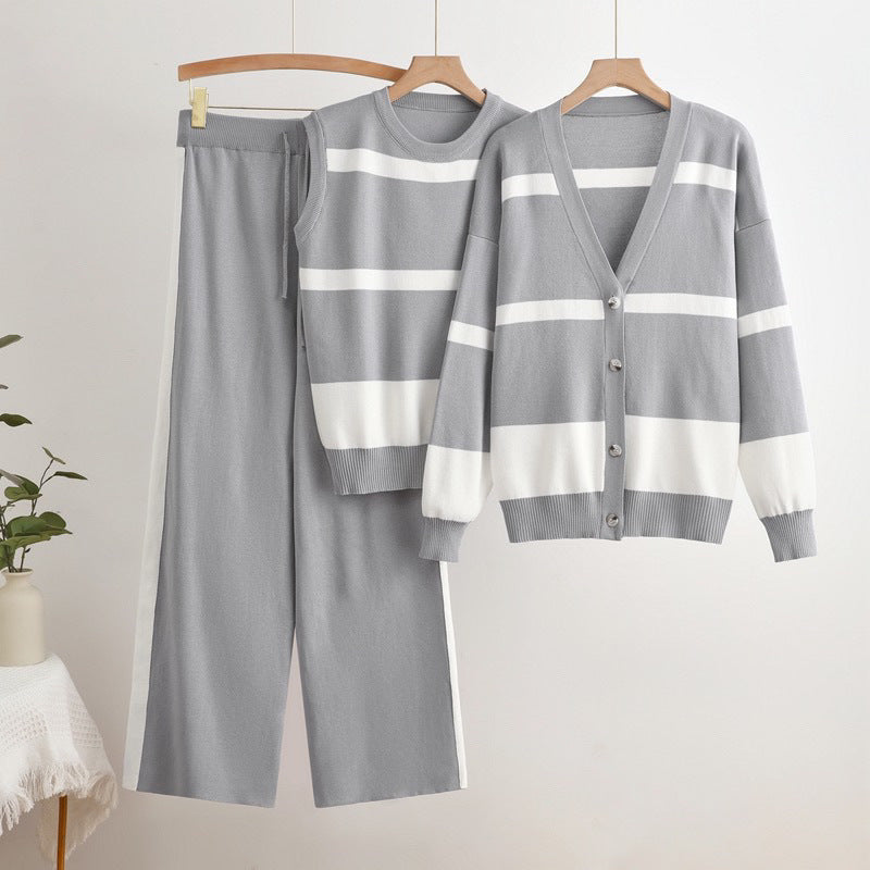 Completo in maglia da donna composto da 3 pezzi - gilet a righe canotta e pantaloni eleganti