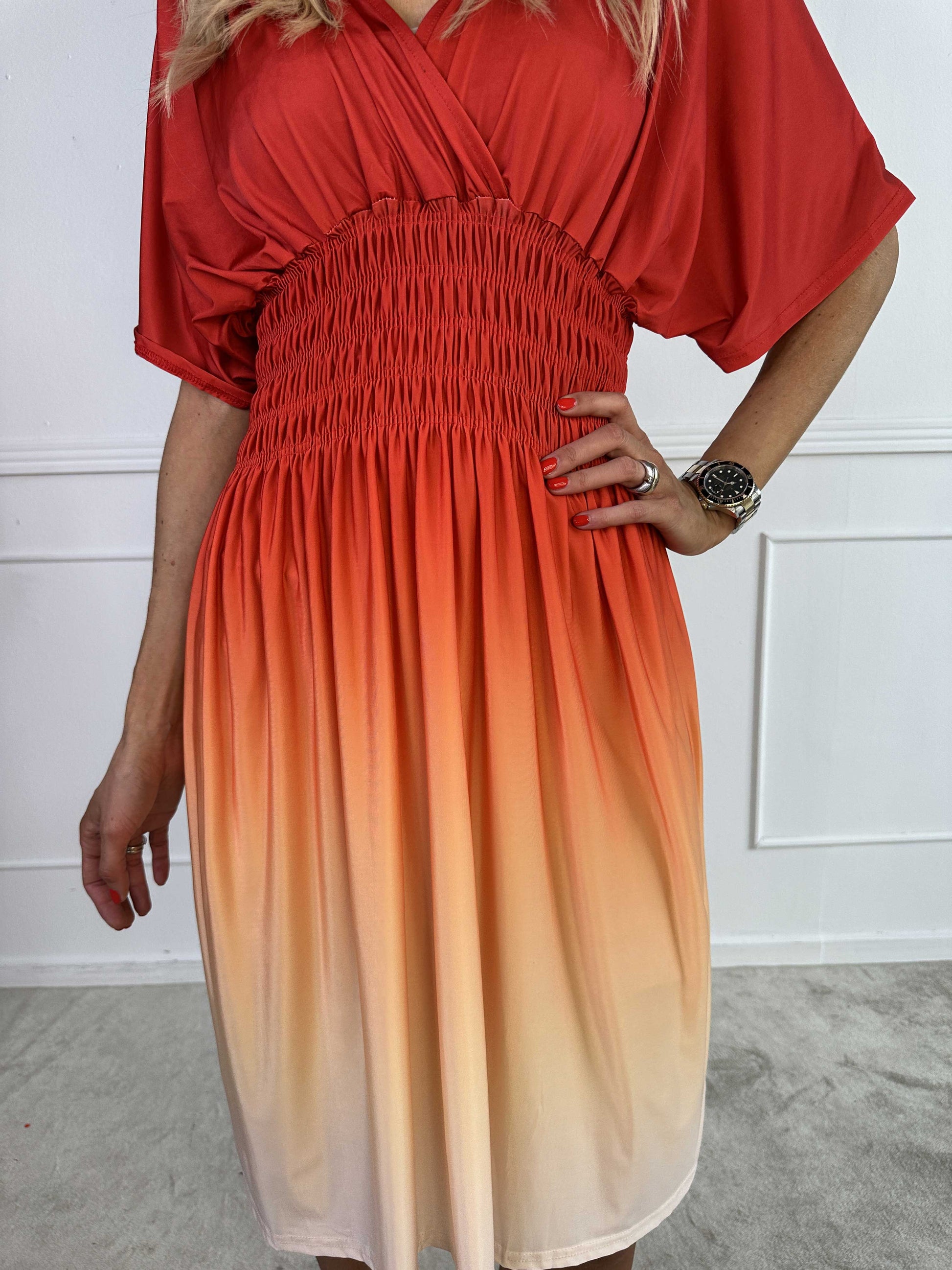 Elegante abito midi sfumato da donna – stile casual estivo con scollo a V