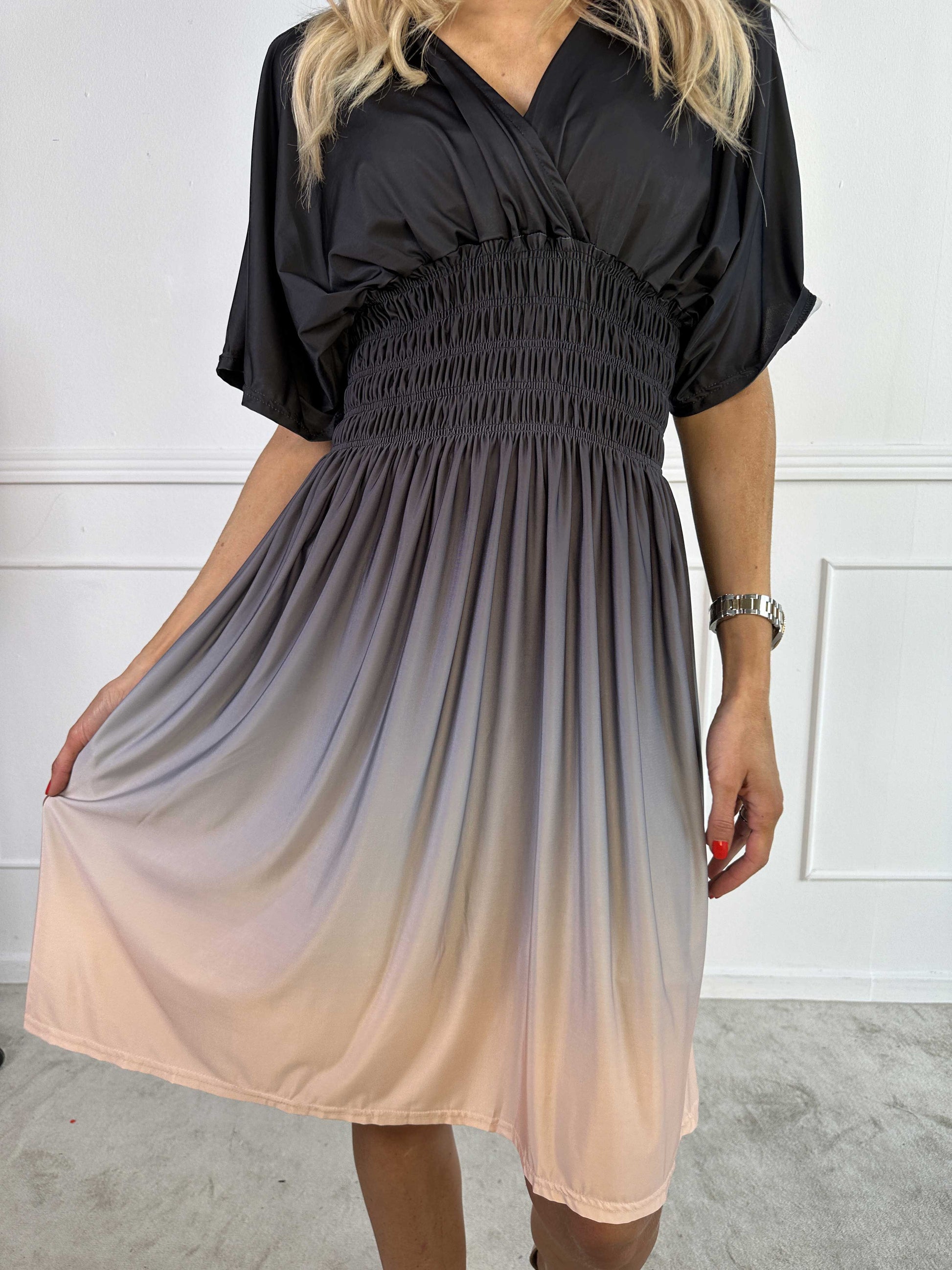 Elegante abito midi sfumato da donna – stile casual estivo con scollo a V