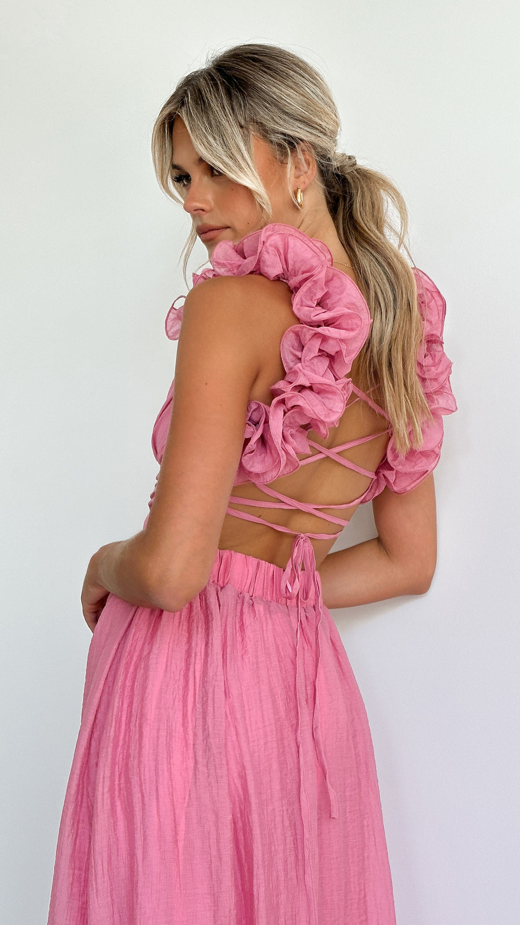 Abito estivo da invitata a un matrimonio – Linea fluida ed elegante