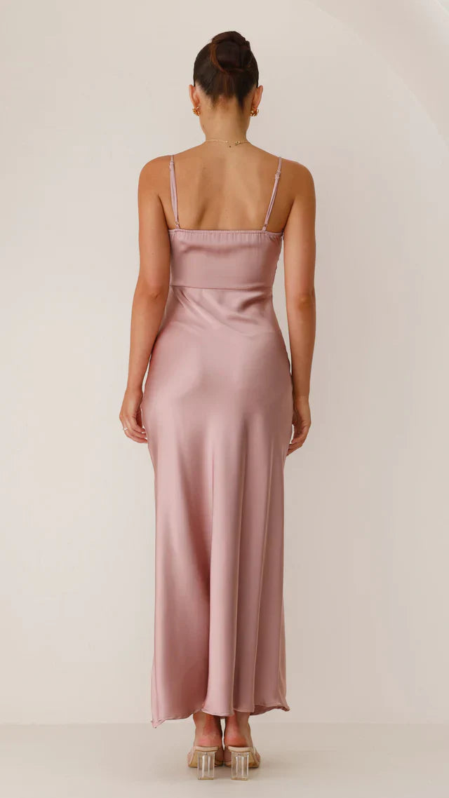 Abito lungo da donna in raso con spalline sottili e spacco alto – elegante stile da sera