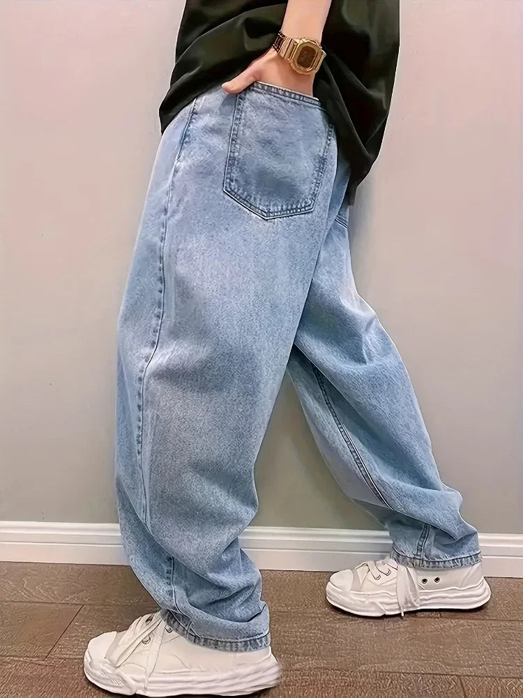 Jeans larghi da uomo – Dettaglio plissettato, vestibilità rilassata