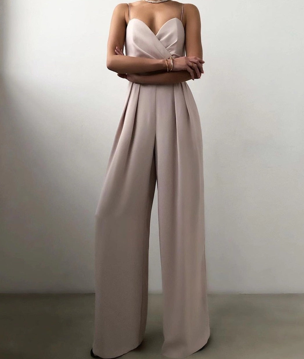 Tuta da donna con spalline sottili - Fluida ed elegante