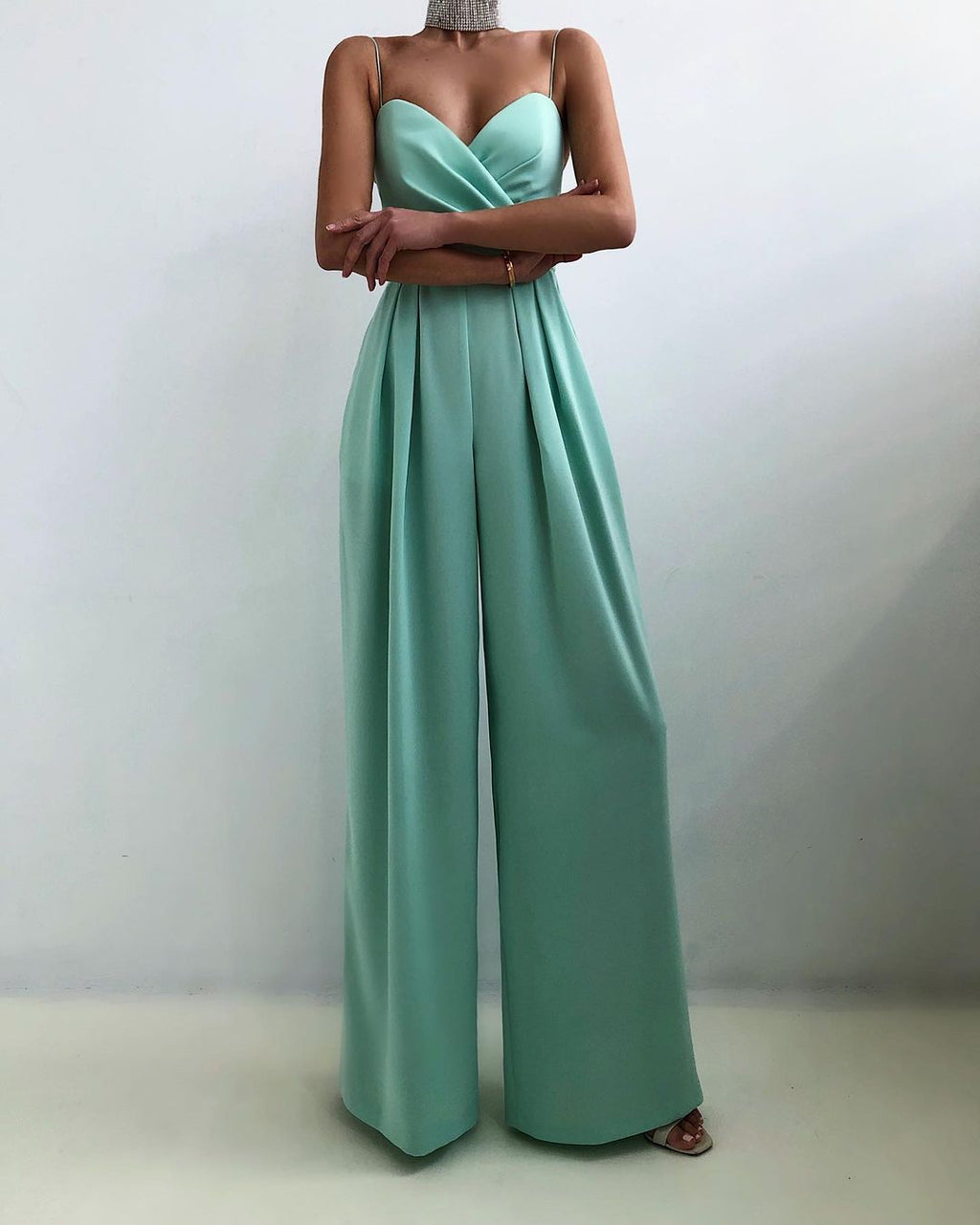 Tuta da donna con spalline sottili - Fluida ed elegante