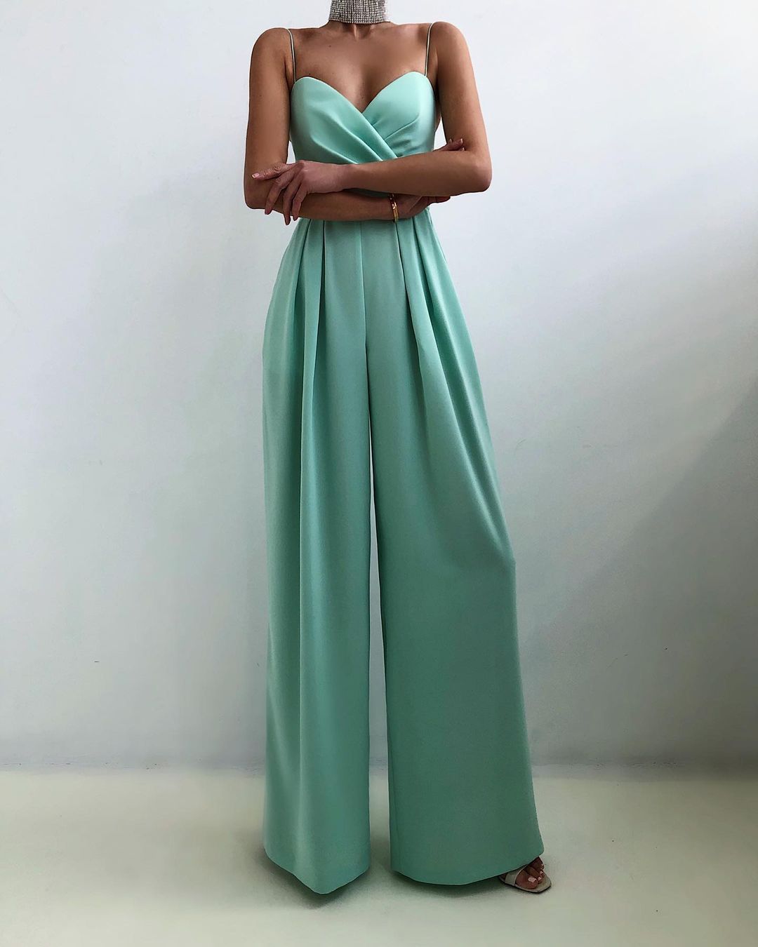 Tuta da donna con spalline sottili - Fluida ed elegante