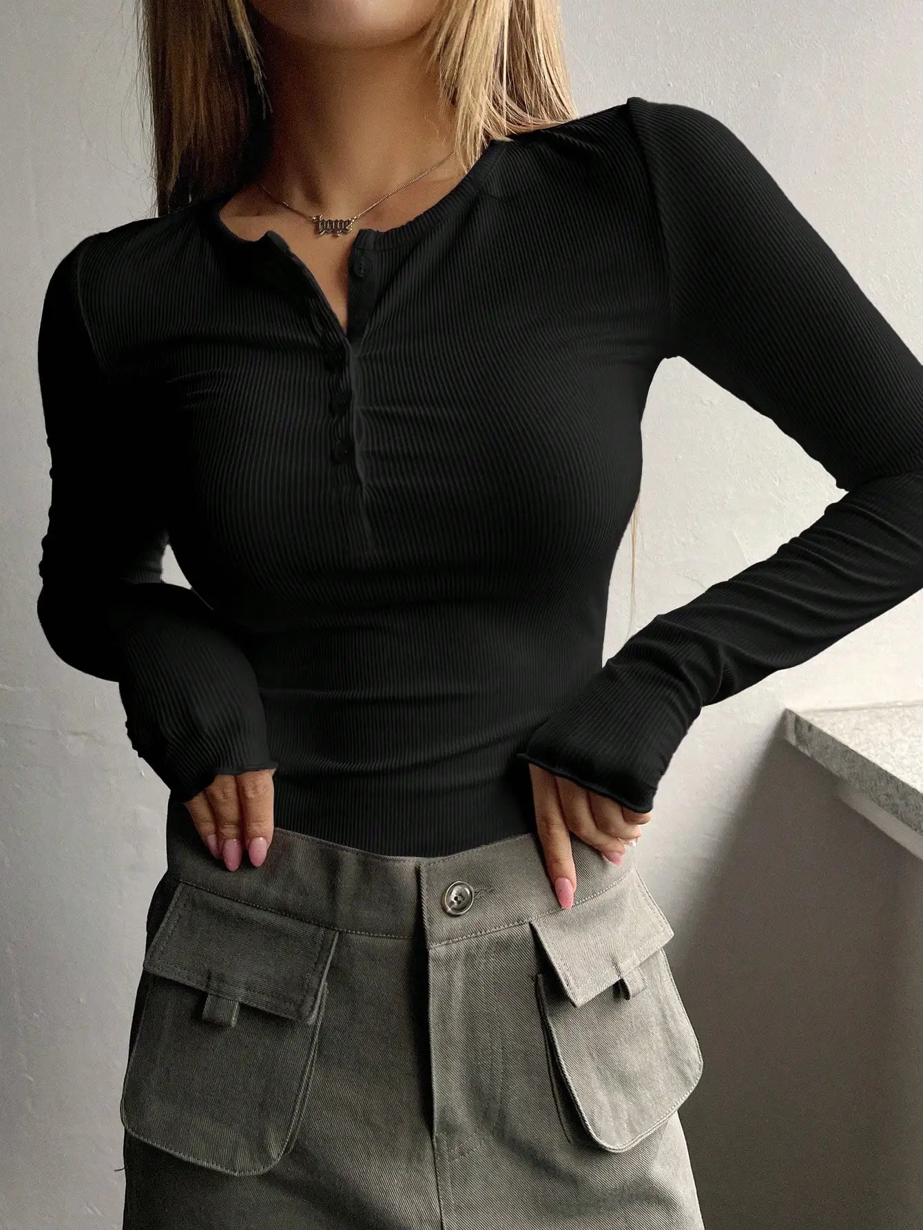 Top Donna a Costine a Maniche Lunghe – T-Shirt Henley con Bottoni