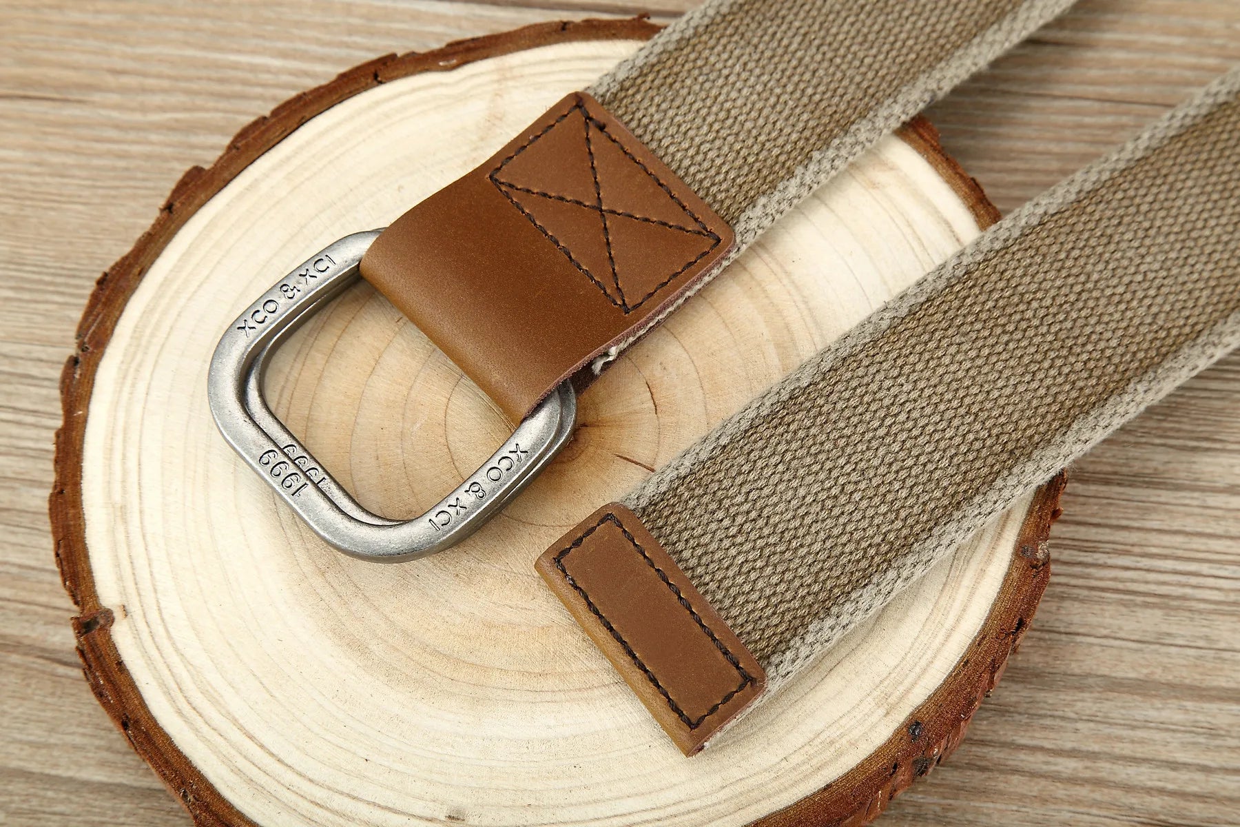 Cintura in tela di design per uomo: accessorio casual ed elegante per jeans