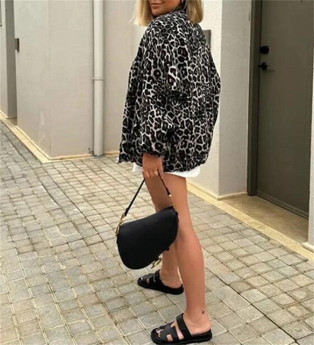 Giubbotto bomber con stampa leopardata da donna