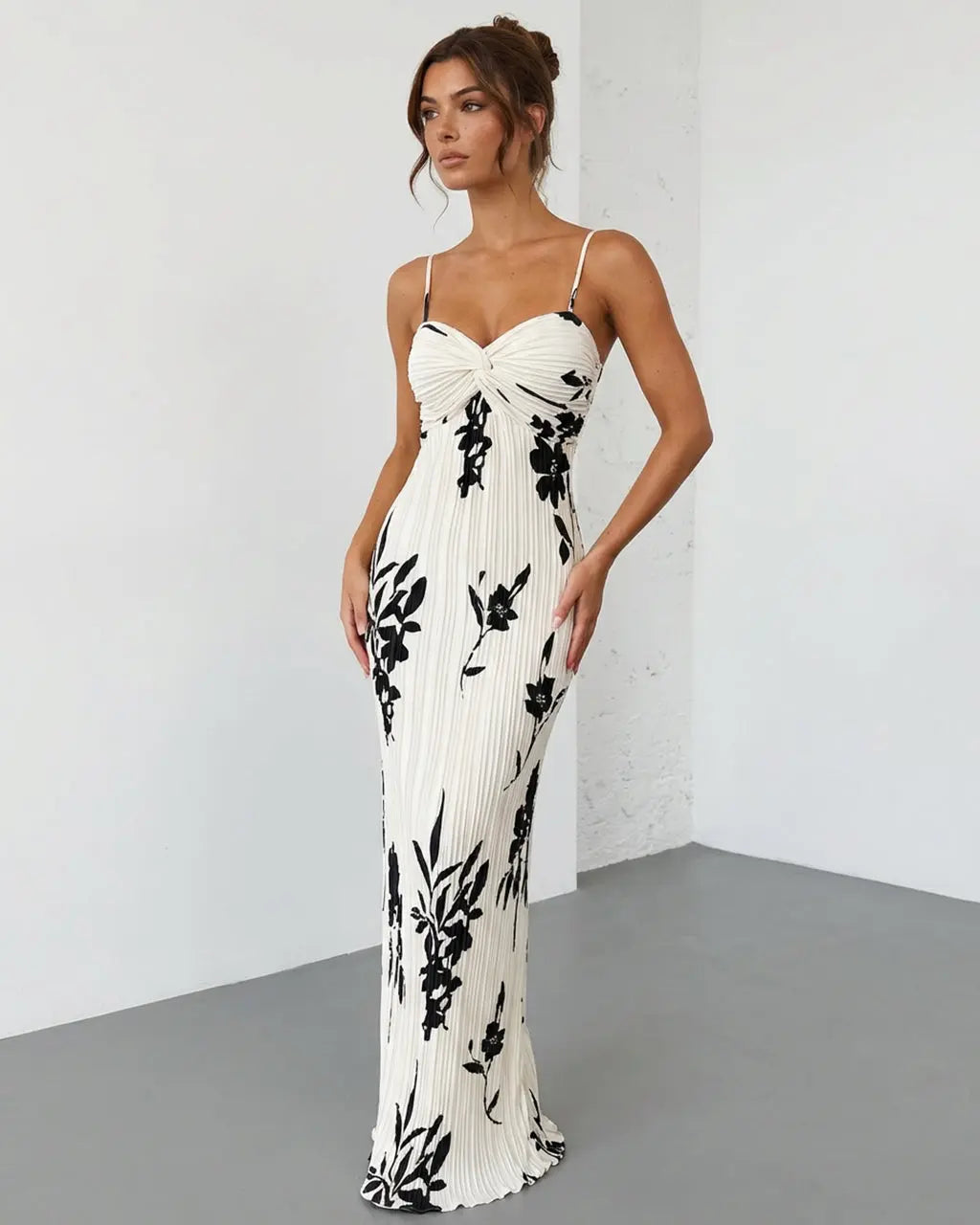 Abito maxi floreale da donna con busto twist - Fluido e raffinato