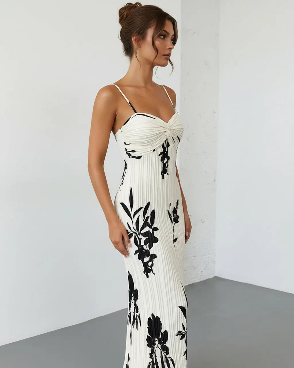 Abito maxi floreale da donna con busto twist - Fluido e raffinato