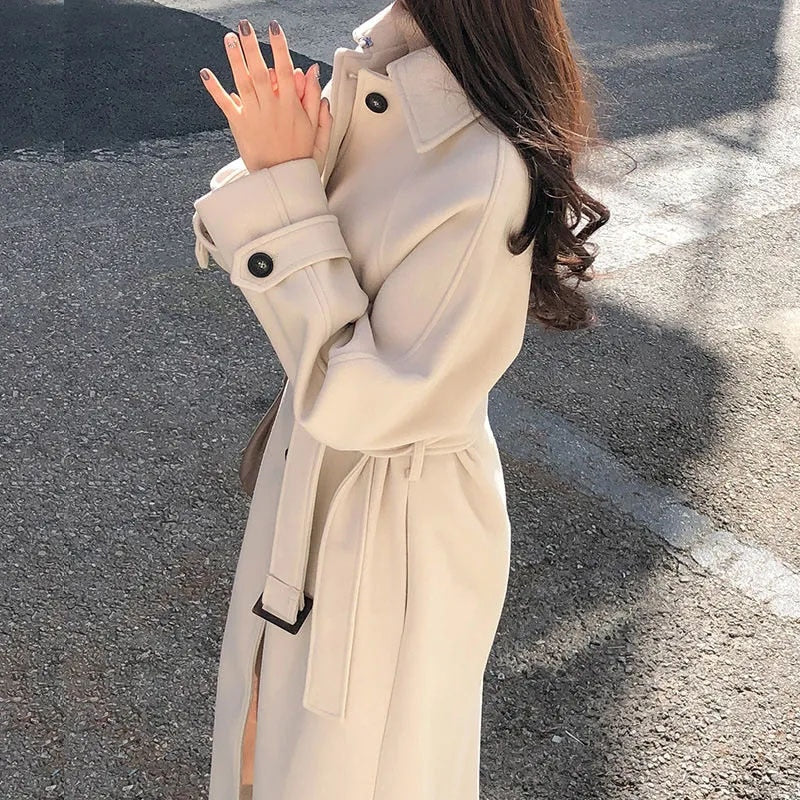 Cappotto lungo da donna alla moda per la primavera