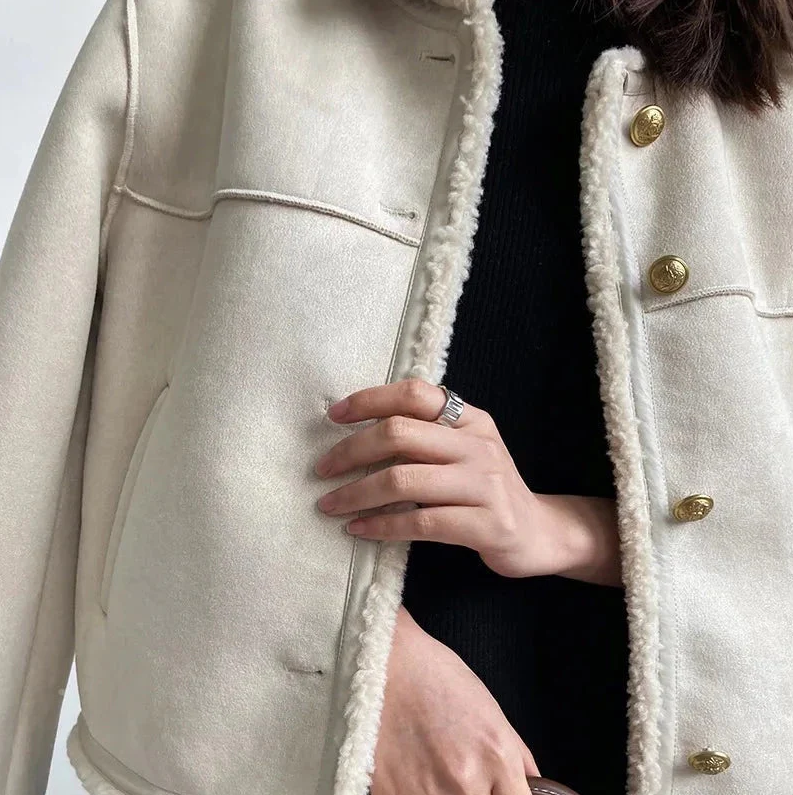 Giacca sartoriale in pelle scamosciata morbida e di tendenza da donna