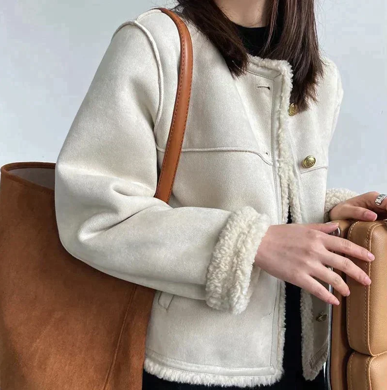 Giacca sartoriale in pelle scamosciata morbida e di tendenza da donna