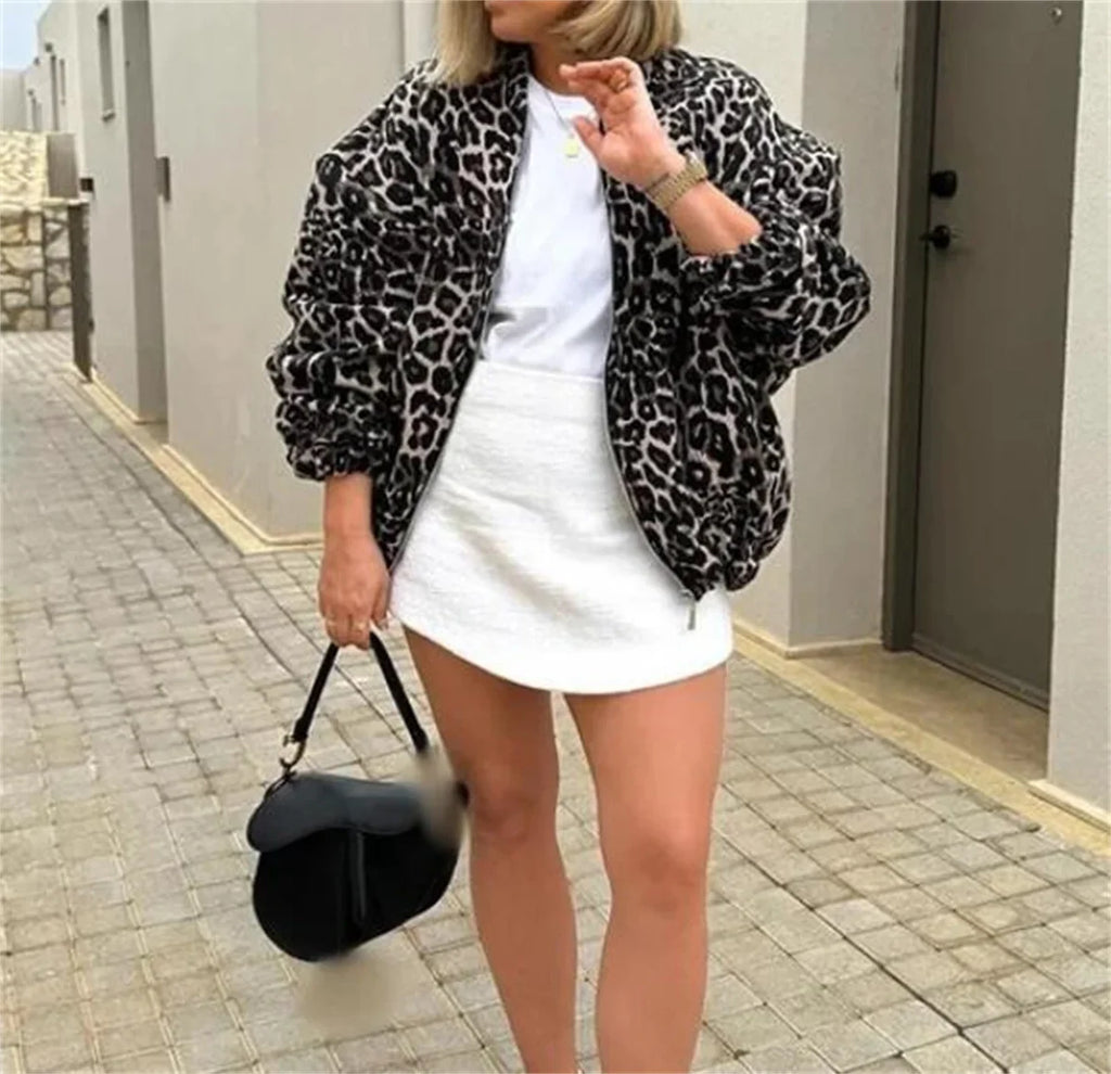 Giubbotto bomber con stampa leopardata da donna