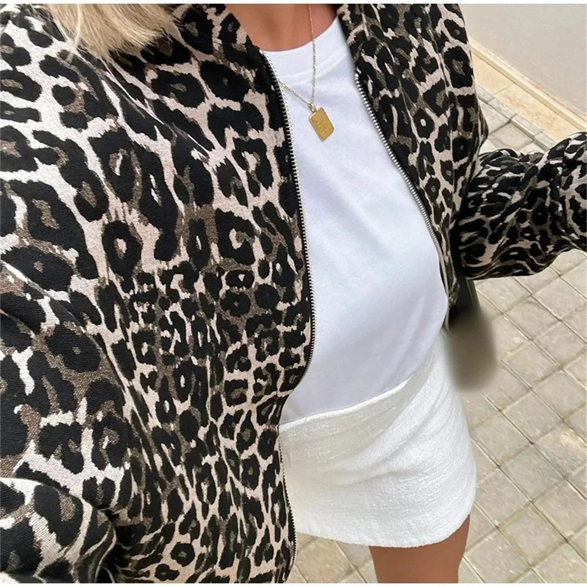 Giubbotto bomber con stampa leopardata da donna