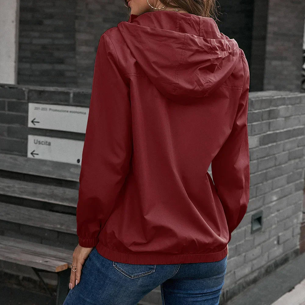 Cappotto casual da donna con cappuccio e bottoni