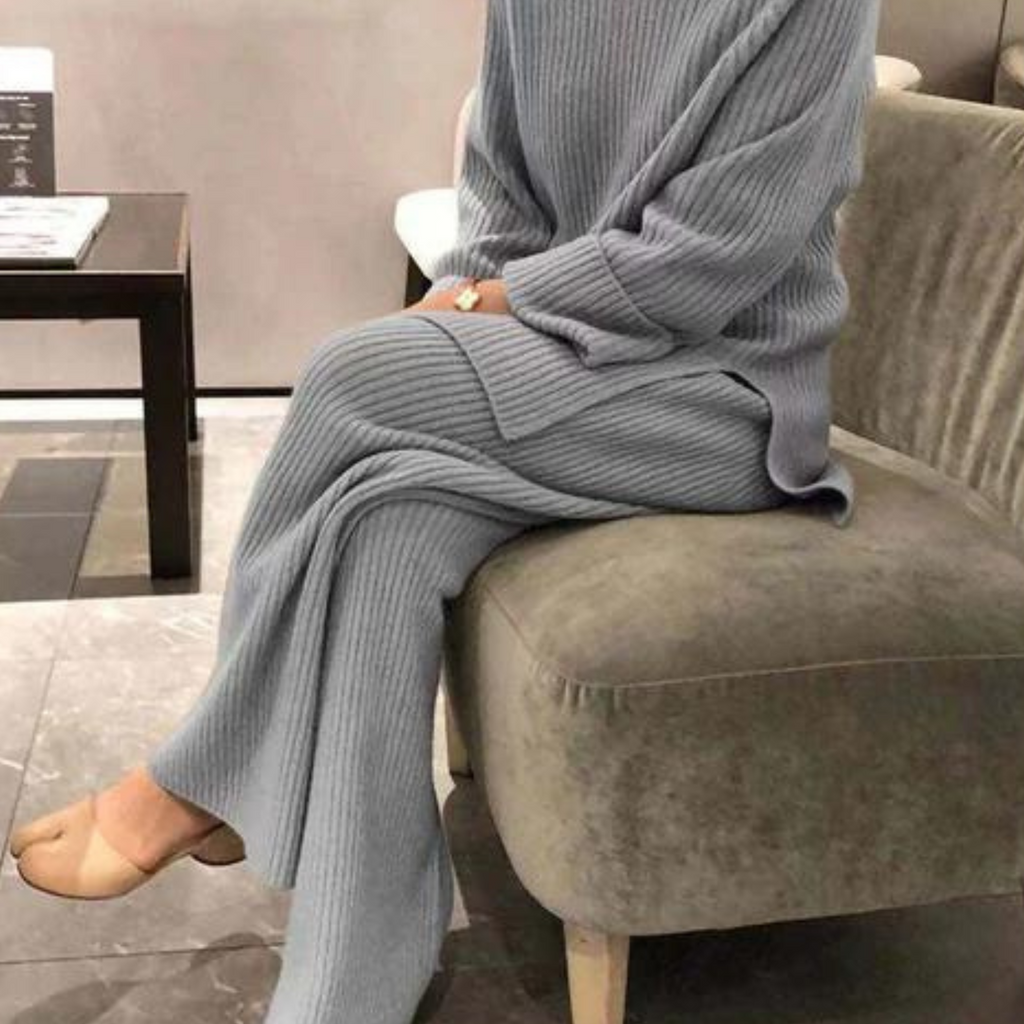 Set casual di maglione e pantaloni lavorati a maglia