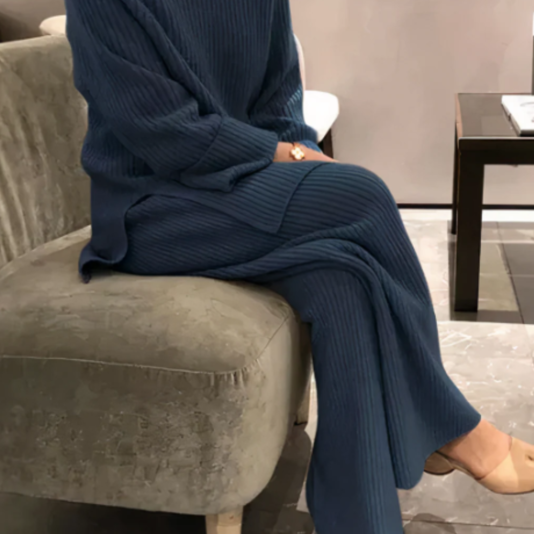 Completo casual da donna con maglione e pantaloni lavorati a maglia - Comfort ed eleganza