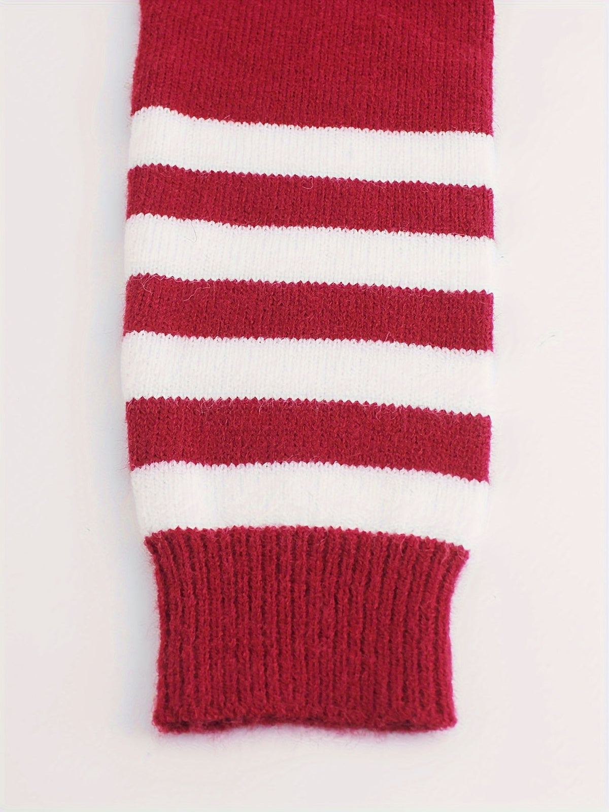 Women's ribbed sweater with striped cuffs - Modern and comfortable