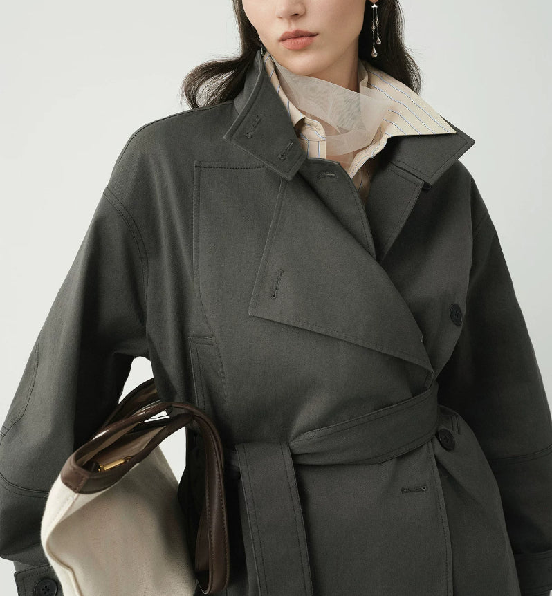 Giacca Donna Doppiopetto con Collo Alto – Stile Sartoriale Elegante Petite
