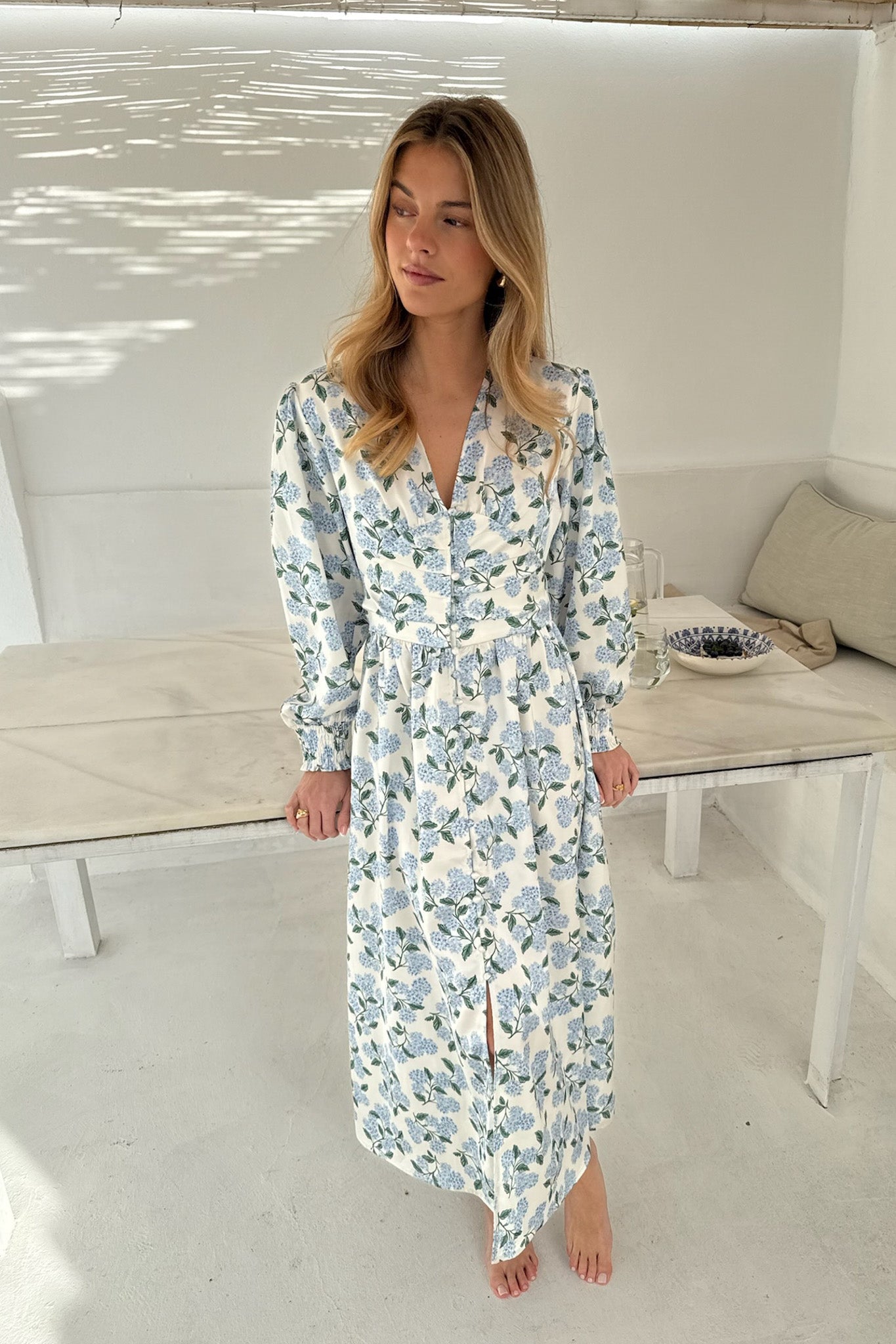 Abito midi floreale da donna con stampa ortensia, maniche lunghe e bottoni