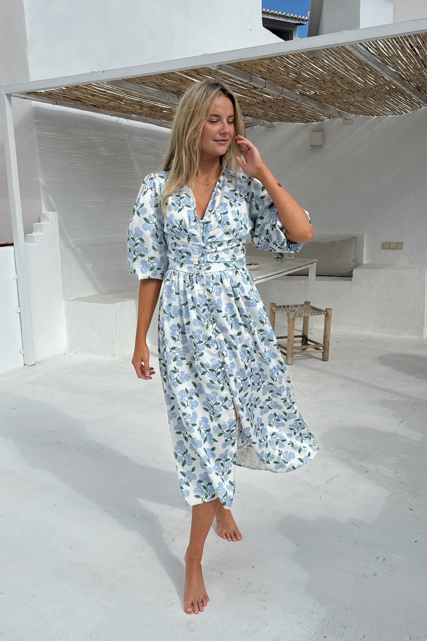Abito midi floreale da donna con stampa ortensia, maniche lunghe e bottoni
