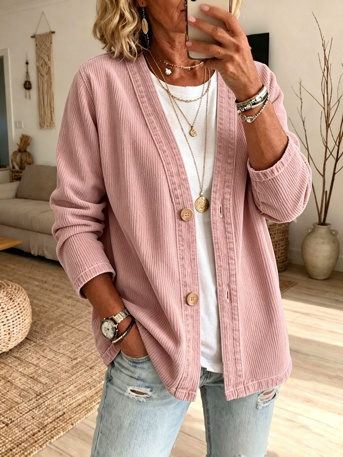 Flowy women's blouse - Elegant and versatile