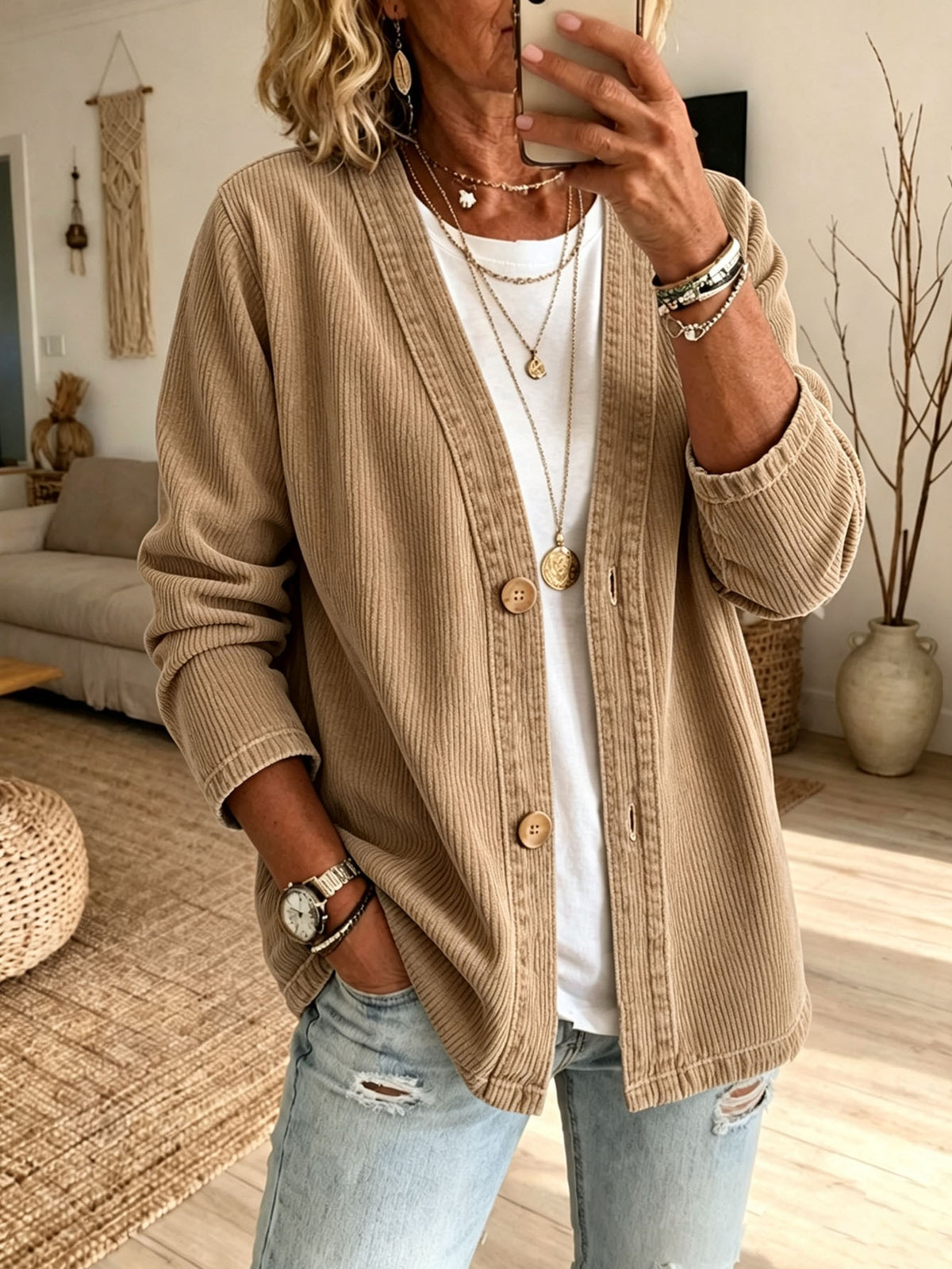 Flowy women's blouse - Elegant and versatile
