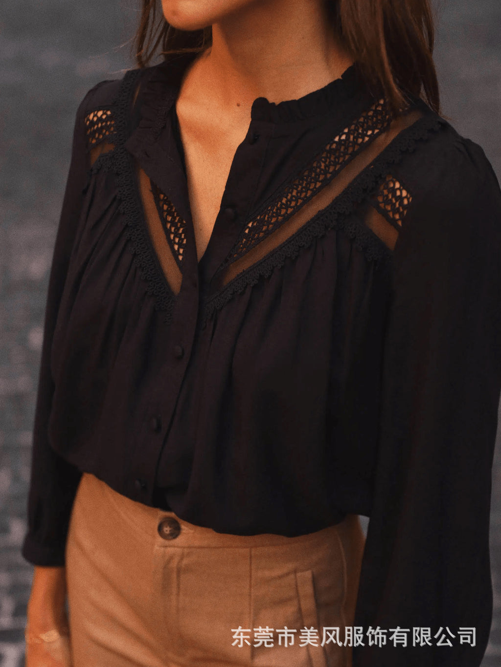 Top donna con inserto in pizzo - Semplice e femminile