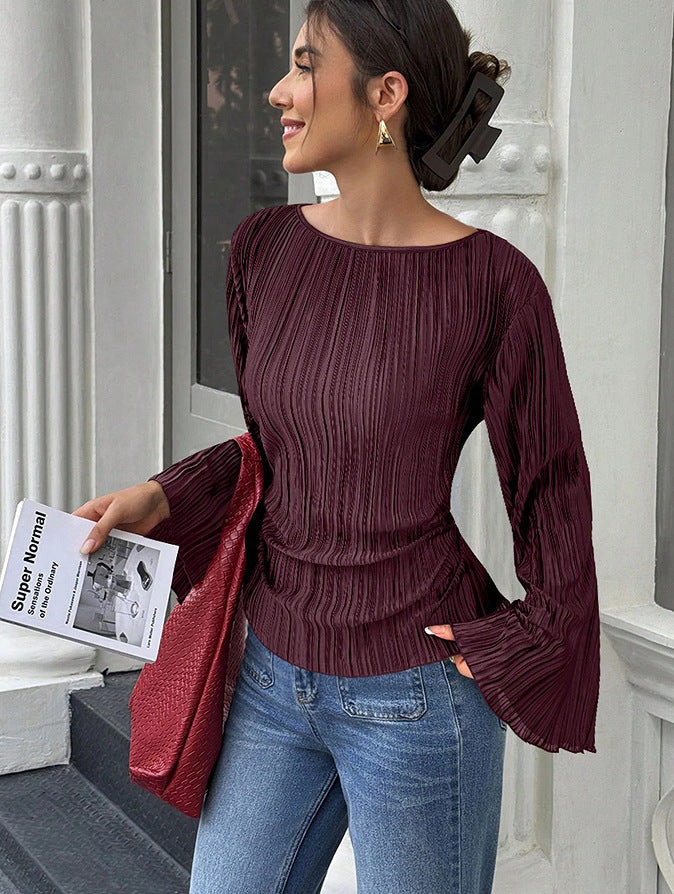 Women's pleated shirt with a defined waist - Casual and elegant