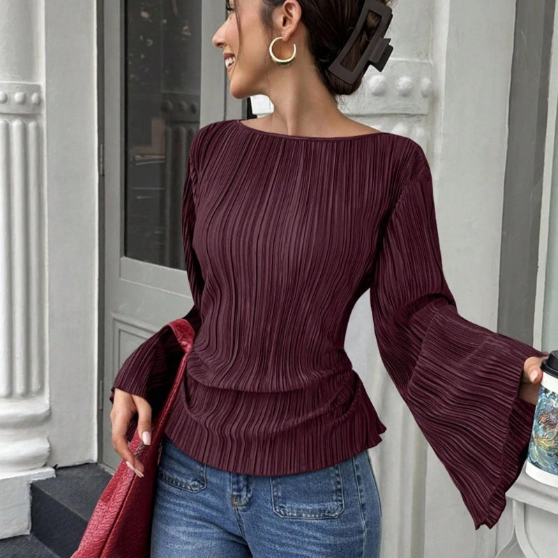 Women's pleated shirt with a defined waist - Casual and elegant
