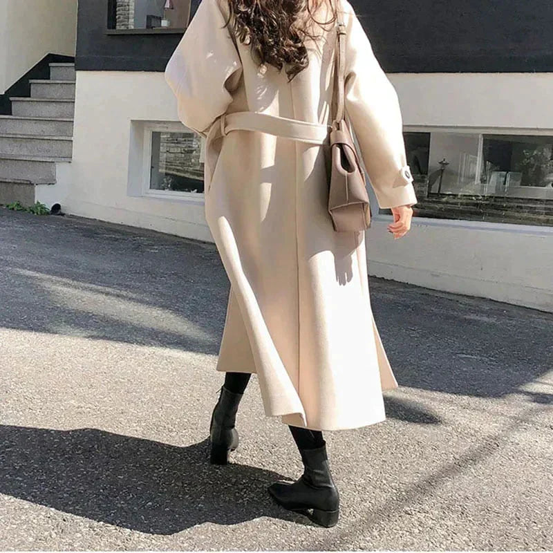 Cappotto lungo da donna alla moda per la primavera