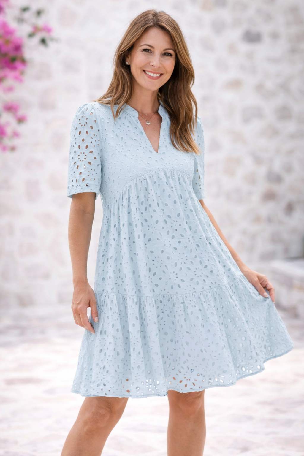 Abito da donna ricamato – Eleganza fluida e dettagli raffinati