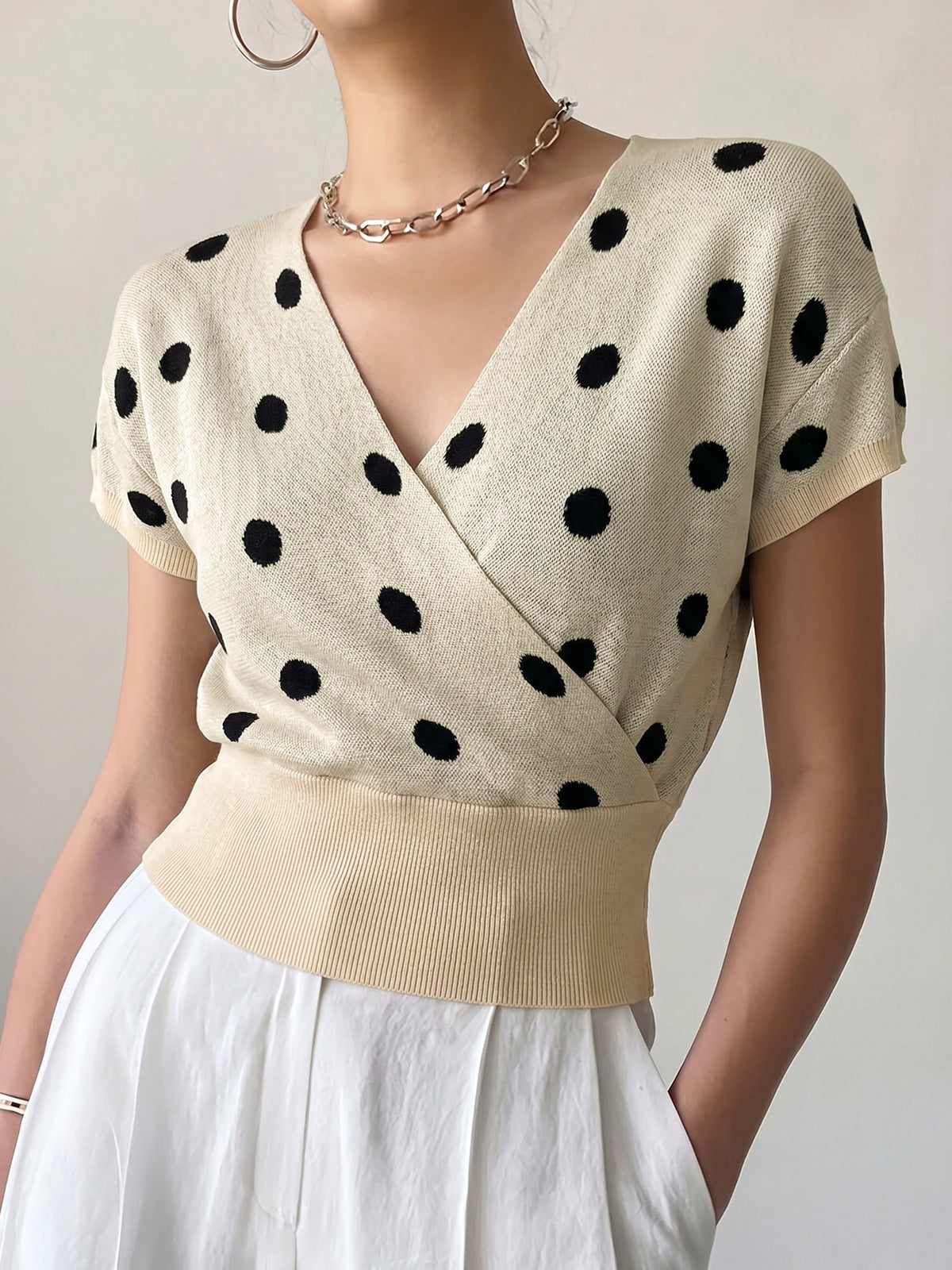 Top femme en maille à col V à pois - Léger et ravissant