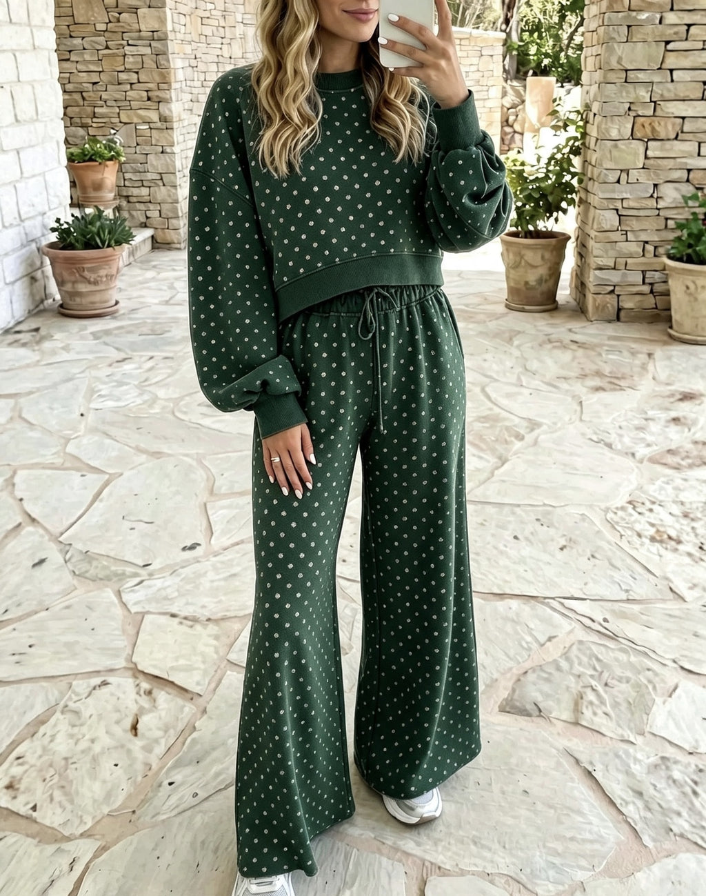 Women's high-waisted polka-dot pants set - Flowy and casual