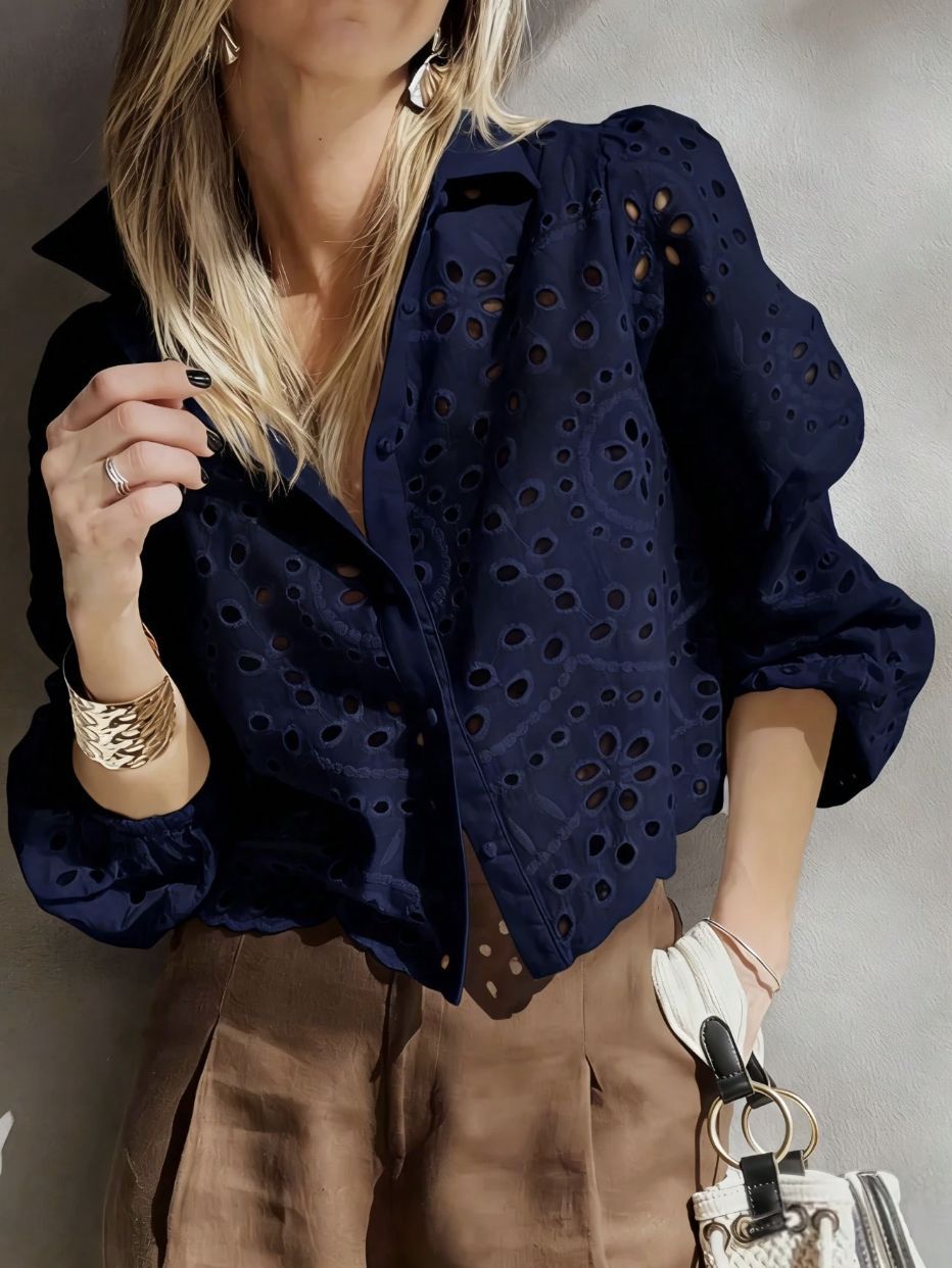 Camicetta corta da donna ricamata e traforata - Leggera ed elegante