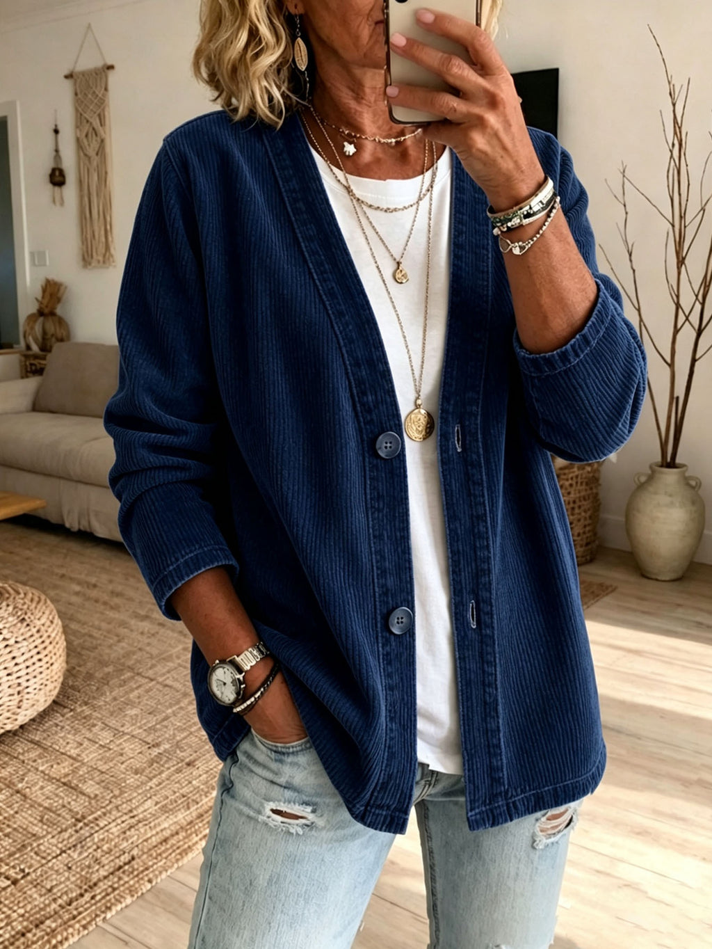 Flowy women's blouse - Elegant and versatile
