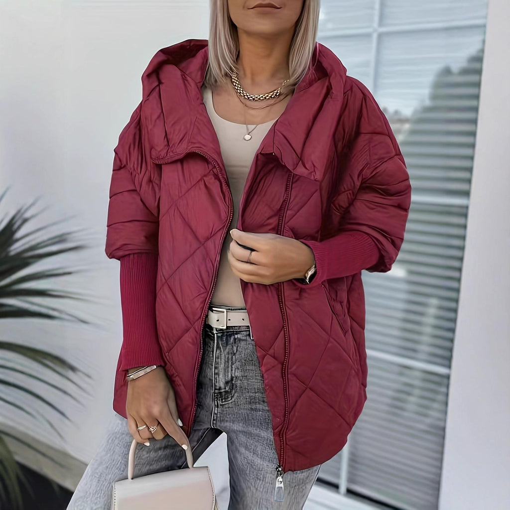 Giacca Puffer Donna con Cappuccio e Zip – Elegante Stile Patchwork Invernale
