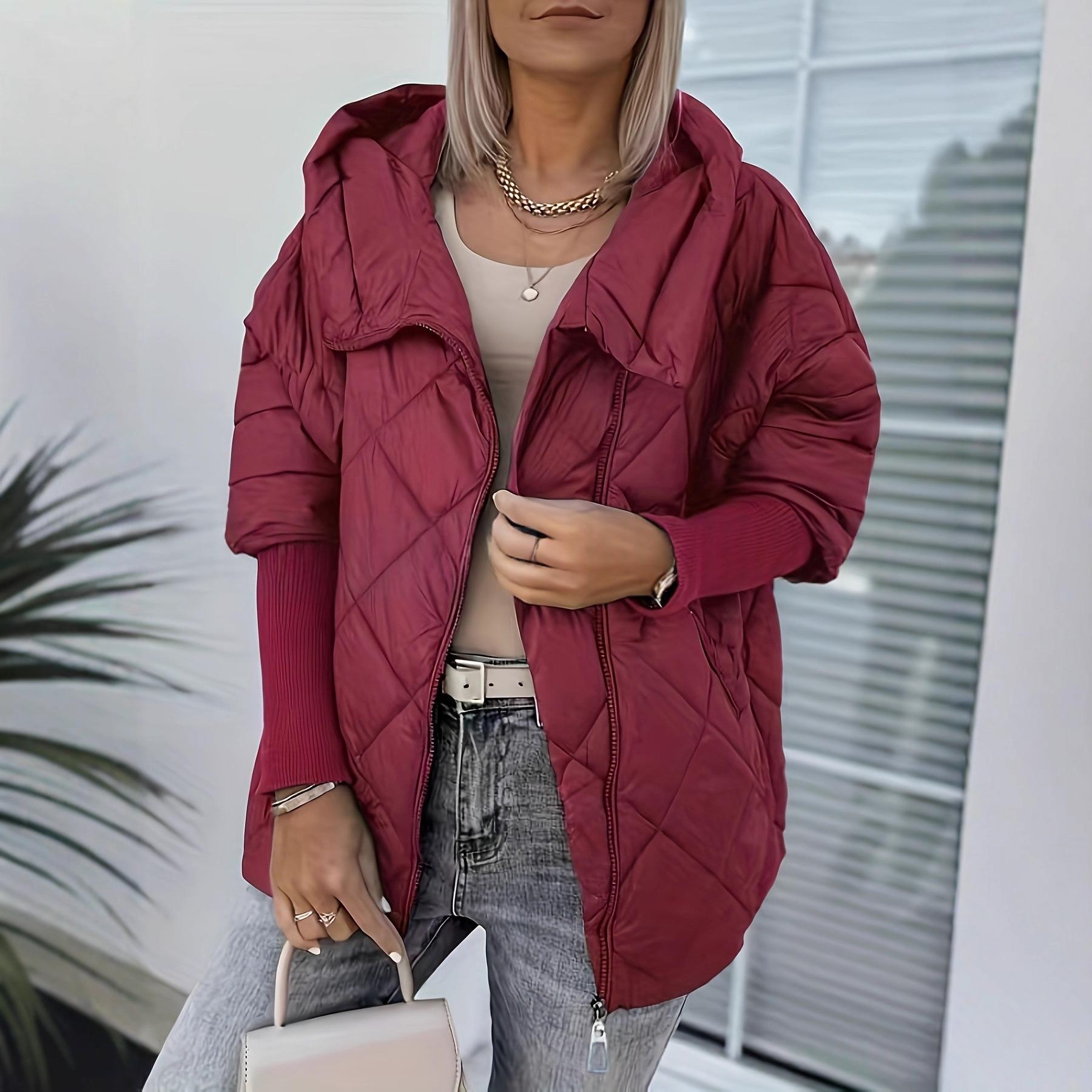 Giacca Puffer Donna con Cappuccio e Zip – Elegante Stile Patchwork Invernale