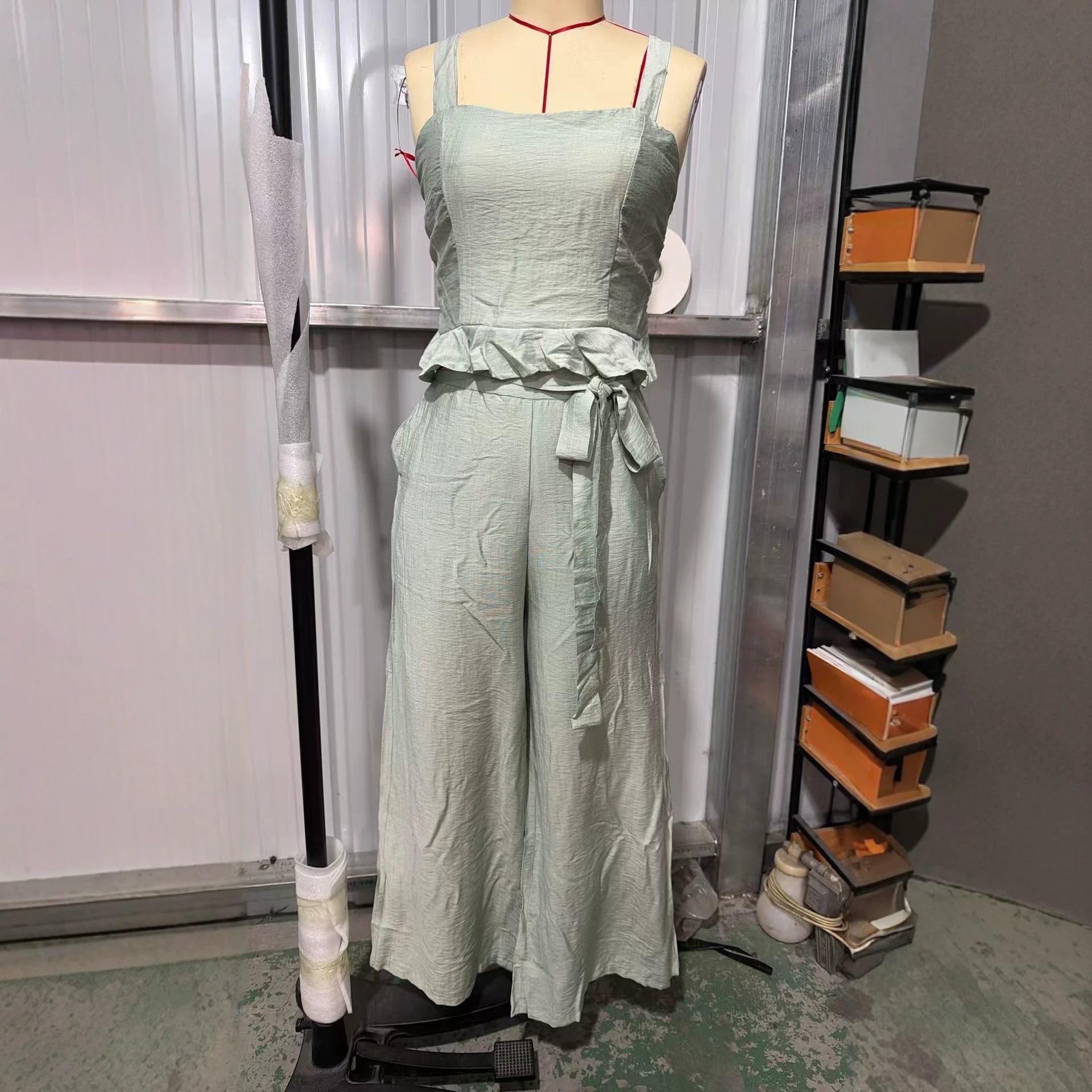 Set donna plissettato con top bustier e pantaloni ampi
